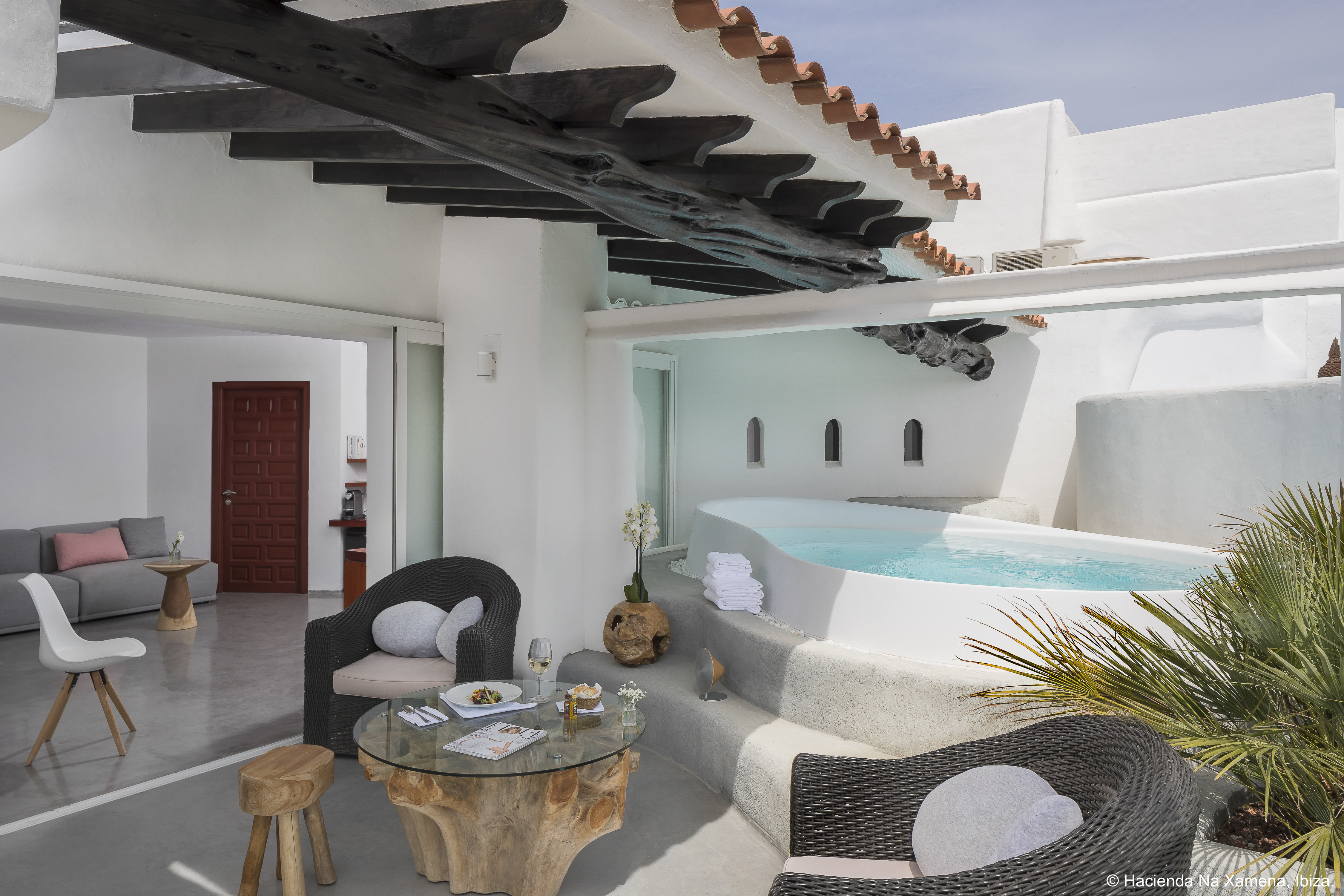 Terrace and interior of our Suite Na Xamena 607